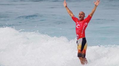 Kelly Slater Wins 10th World Title