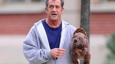 Mel Gibson ‘Beaver’ Movie Looks Kinda Good