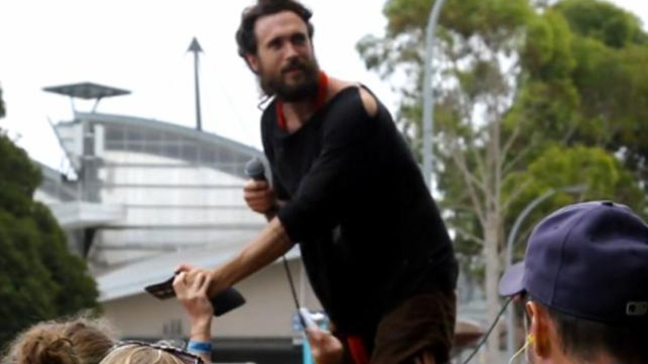 Edward Sharpe’s Frontman Goes Purse Snatching At Big Day Out