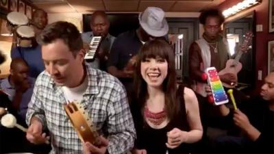 Jimmy Fallon & The Roots Cover ‘Call Me Maybe’ With Classroom Instruments