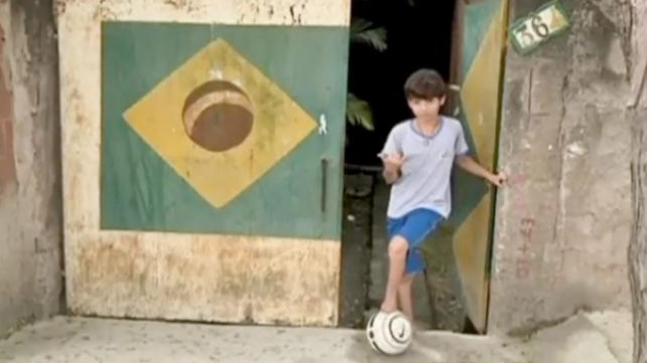 10 year old Brazillian Footballer invited to Barcelona talent camp despite being born without feet