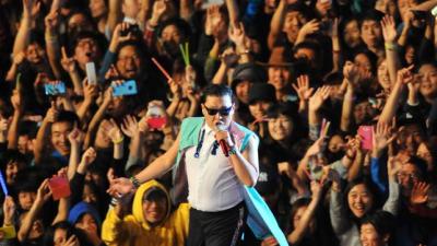 Watch: 80,000 Screaming South Koreans & Old People React To Gangnam Style