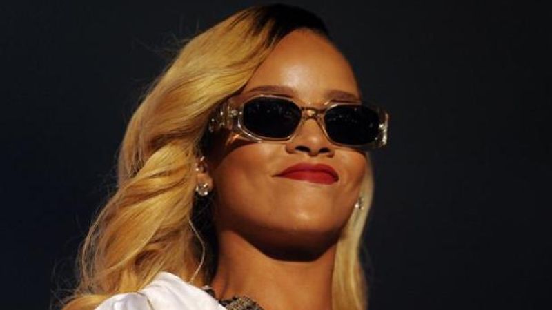 Rihanna Will Make Fashion Design Debut In London