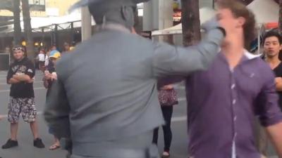 Surfers Paradise Human Statue Busker Punches Jerk Heckler, Goes Viral
