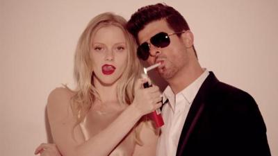 Robin Thicke Is Bringing His NSFW Hashtags and Messenger Satchel To ‘The Voice’ Finale