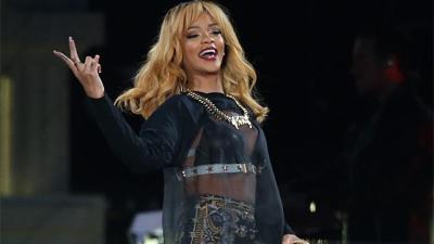 Rihanna Phucks Up Topshop In High Court, Sends Haters To The Left Over Impostor T-Shirt