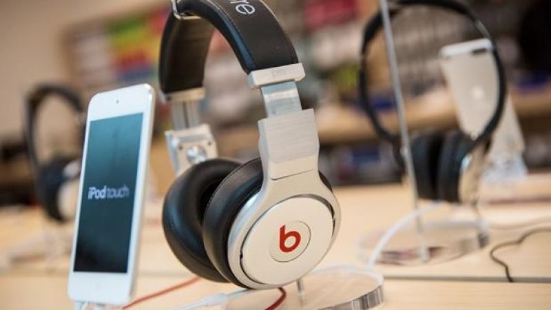 Is Apple About to Make the Headphone Jack Obsolete?