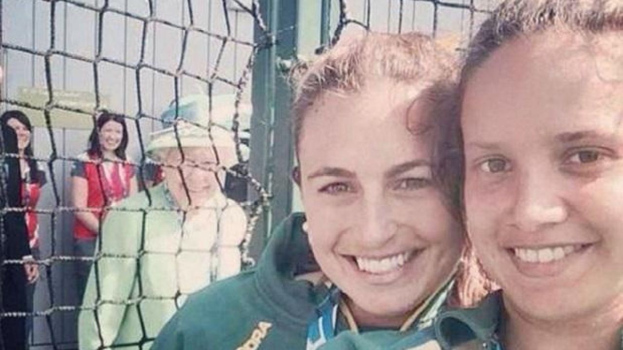 The Queen Photobombed The Hockeyroos at The Commonwealth Games