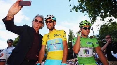 Selfie-Snapping Fans are Causing Havoc at the Tour de France