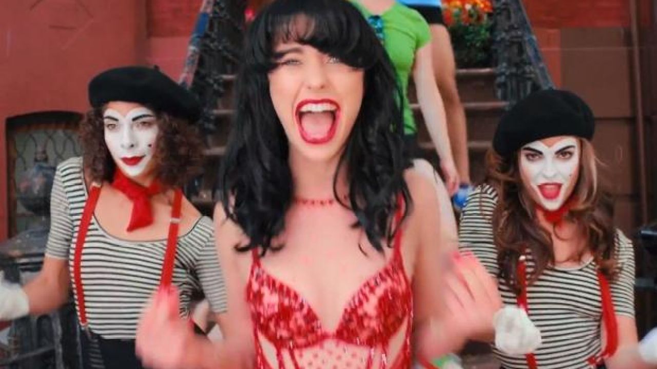 Watch Kimbra’s Cute As Hell, Daggy Dancing In The Video For ‘Miracle’