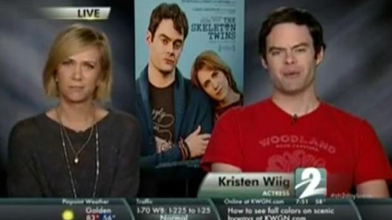 Watch a Very Awkward Interview With Kristen Wiig and Bill Hader