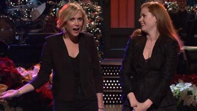 Watch Kristen Wiig Crash Amy Adams’ SNL Monologue