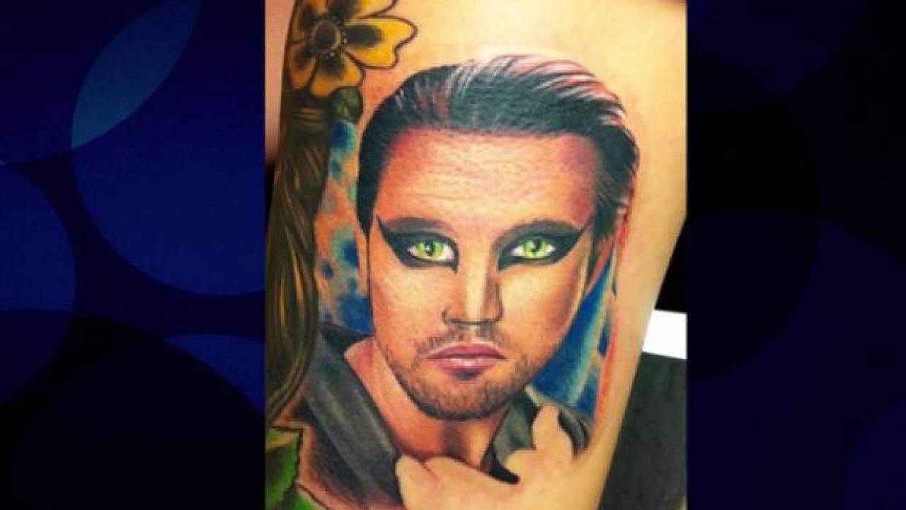 Watch The Gang From 'It's Always Sunny' React To Awesome/Terrible Fan  Tattoos