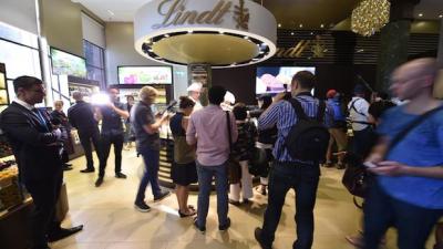 Man Arrested Near Lindt Cafe With Replica Gun