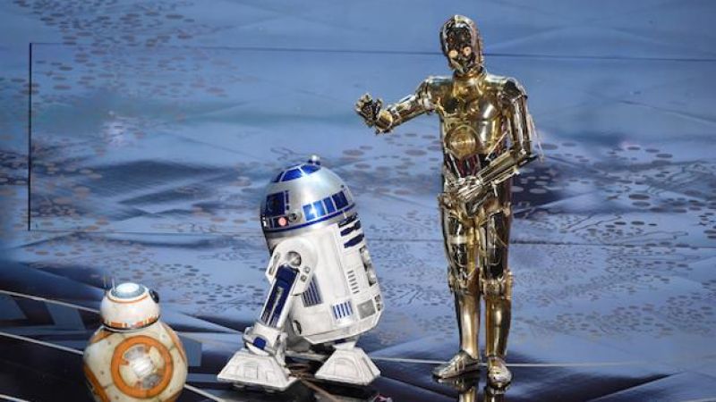 WATCH: BB-8, R2-D2, & C-3PO Stage-Crashed The Oscars & It Was Awesome