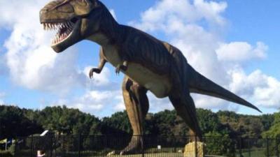Some Genius Posted A Fake Ad For Clive Palmer’s Robo-Dinos On Gumtree