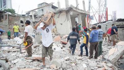Ecuador Quake Death Toll Passes 650+ As Nation Declares Days Of Mourning