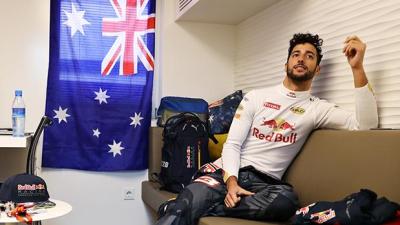 WATCH: Daniel Ricciardo Flips Off Kimi Raikkonen, Calls Him A Kent