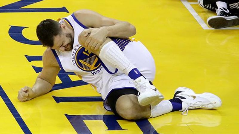 ICYMI, Andrew Bogut’s Injury From The NBA Finals Was Fkn Painful-Lookin’