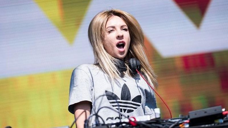 WATCH: Alison Wonderland Gets Shoulder Pressed By Shaq During DJ Set