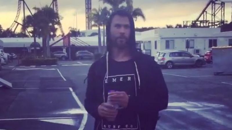 WATCH: Chris Hemsworth & His Giant… Hammer Confirm ‘Thor 3’ Is Shootin’
