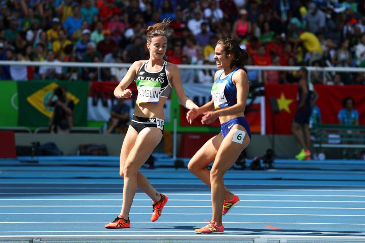 NZ Runner Stops To Walk Injured Competitor To Finish Line & Feck Our Hearts