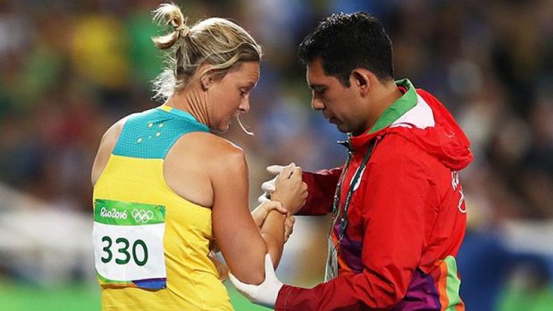 Olympian Kim Mickle Had To Beg For Help After Gnarly Shoulder Dislocation