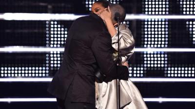 Drake Melts Hearts At VMAs, Declares Love For RiRi In Front Of The World