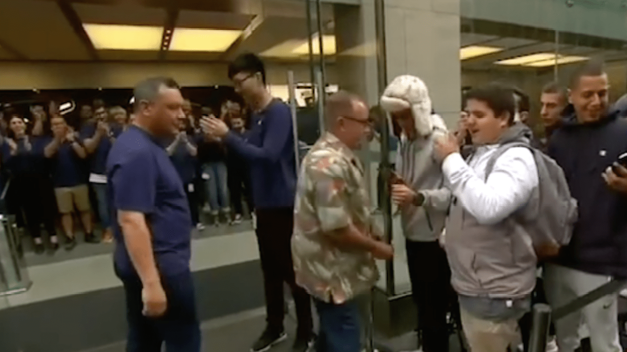 The 1st People In Line At Sydney’s Apple Store Got Kicked By Drunk Clubbers
