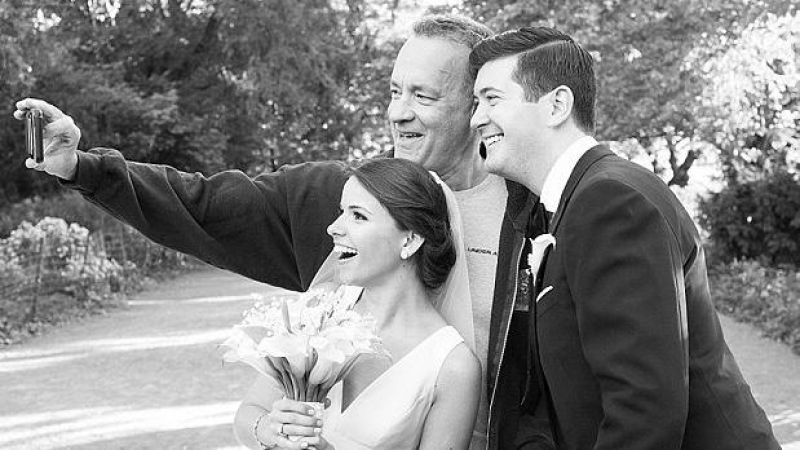 Tom Hanks Photobombs A Central Park Wedding In Perfect Chill Dad Form