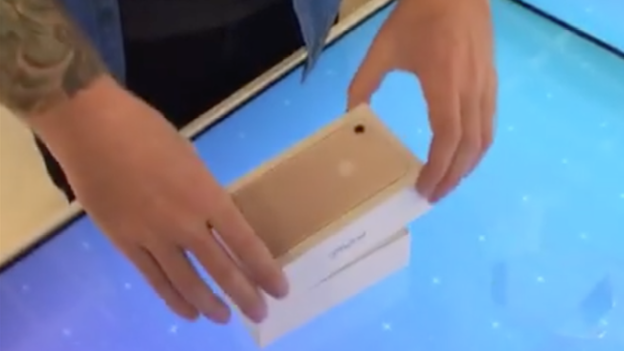 We Unboxed One Of The First iPhone 7s In The Country For You, The Internet