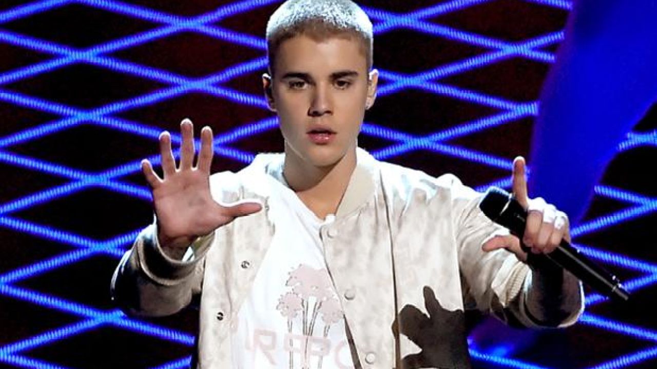 WATCH: Biebs Walks Off-Stage As Part Of Plan To “Train” Screaming Fans