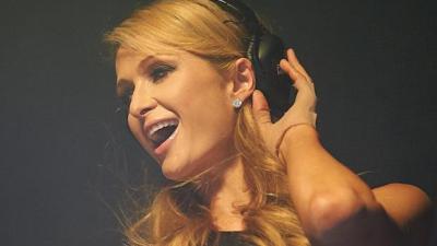 Paris Hilton Has Nailed Down A Brissy DJ Gig And No, The 2000s Never Ended