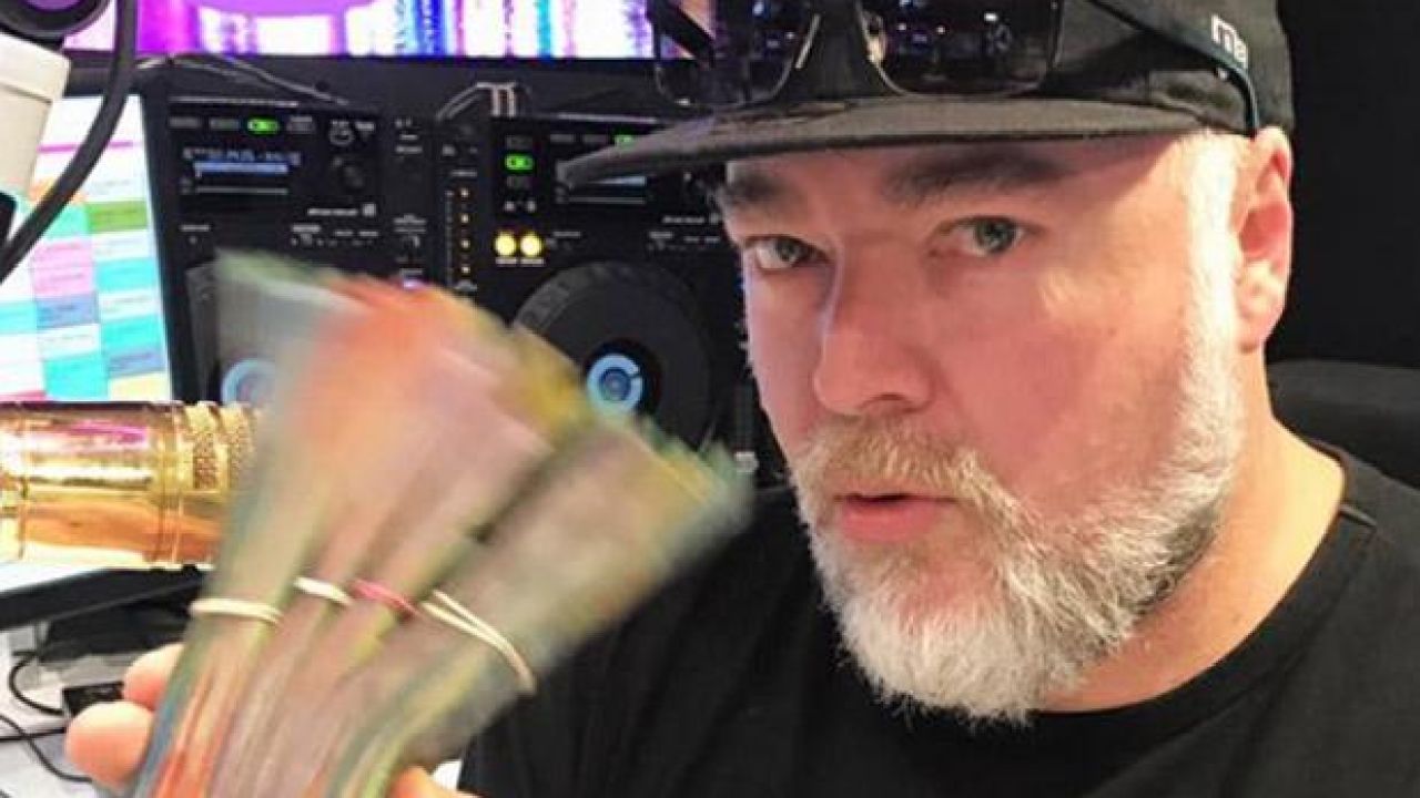 Kyle Sandilands Is Shouting Punters At A Syd Pub $10k Of Piss This W/E