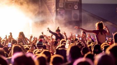 MUNTS, MOOS, LEAVES: Come At The Just-Dropped Dates For Groovin The Moo ’17