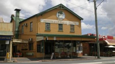 Brissy’s Kookaburra Cafe Shuts Doors After 35 Years Of Slinging Yuge Pizzas
