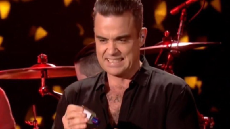 Robbie Williams Disinfecting Himself After Touching Fans Is 2017’s 1st Meme