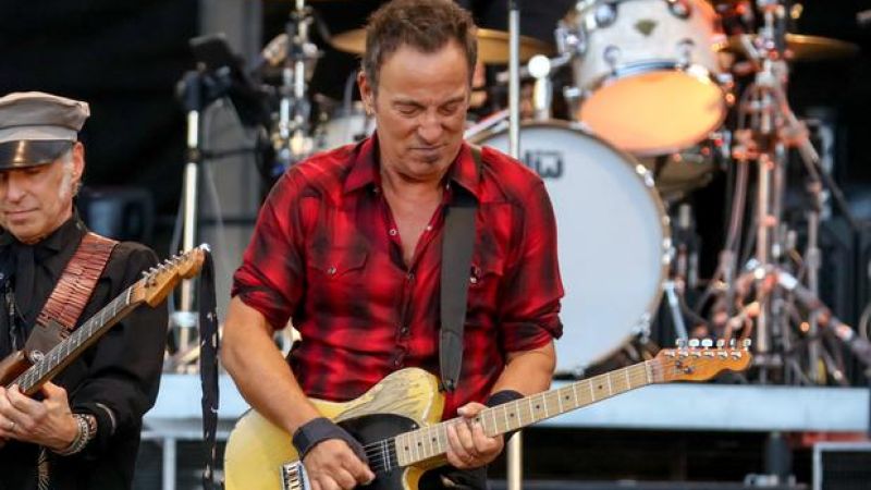 WATCH: Bruce Springsteen Mocks The Trump / Turnbull Call At Melb Gig