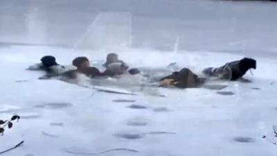 Aussie Model & M8 Rescue Teens Who Fell Through Ice In NYC’s Central Park