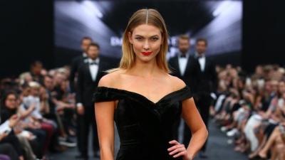 Here’s A BTS Peek At The Aussie Show Karlie Kloss Was Paid A Milli To Walk