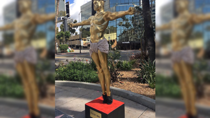 A Lifesize Yeezus Statue W/ Legit Yeezys On Has Appeared & Oh God What Now
