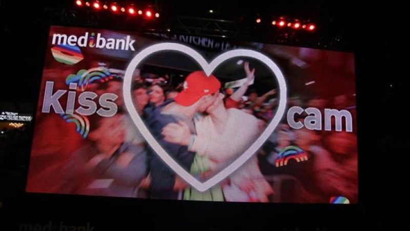 These ‘Kiss Cam’ Shots From Mardi Gras Will Restore Yr Faith In Humanity