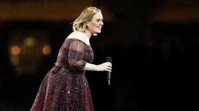 Adele Uses Power Cut During Adelaide Performance To Tell Very Rude Gags