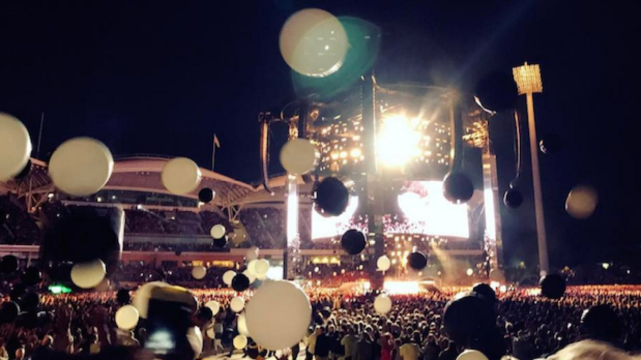 Aussie Adele Fan Suffers Severe Anaphylactic Shock After Balloon Drop