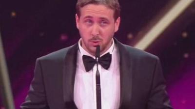 Clearly Fake Ryan Gosling Picks Up ‘La La Land’ Prize At German Awards Show