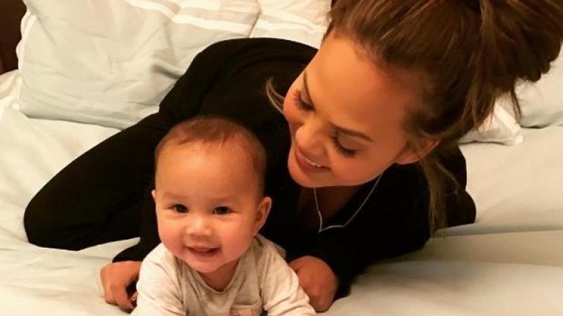 Queen Of Real-Talk Chrissy Teigen Admits She Has Postpartum Depression