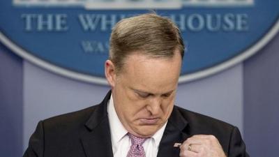 Twitter Took Sean Spicer’s US Flag Pin Fuck-Up As A Secret Cry For Help