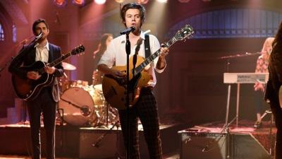 Harry Styles Was So Hot On ‘SNL’ That His Dressing Room Caught Fire