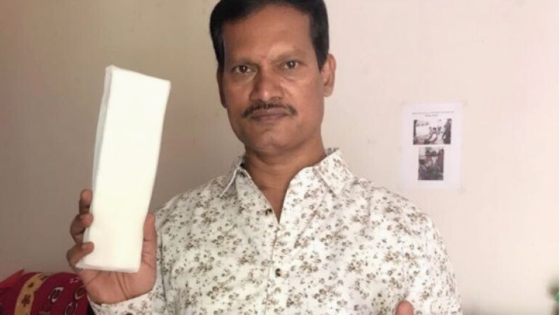 Indian People Are Posing With Sanitary Pads To Destigmatise Periods
