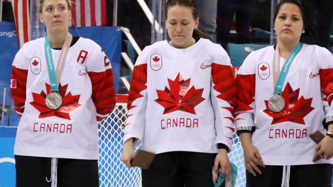 Canadian Hockey Player Chucks a Silent Tanty After Losing To Team USA
